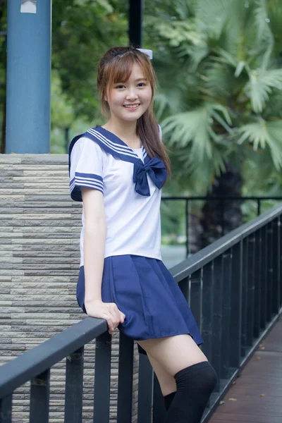 Retrato Tailandés Adolescente Hermosa Chica Japonés Estudiante Uniforme Feliz Relajarse — Foto de Stock