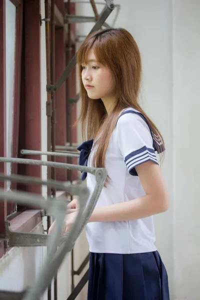 Retrato Tailandês Adolescente Linda Menina Japonês Estudante Uniforme Feliz Relaxar — Fotografia de Stock