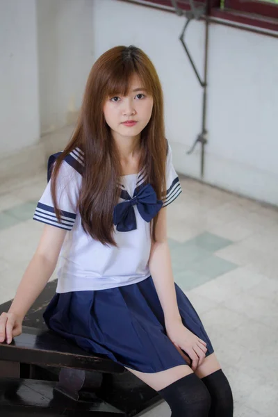 Retrato Tailandês Adolescente Linda Menina Japonês Estudante Uniforme Feliz Relaxar — Fotografia de Stock