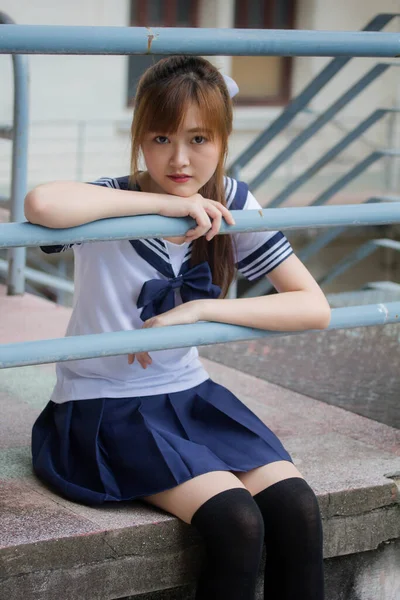 Retrato Tailandés Adolescente Hermosa Chica Japonés Estudiante Uniforme Feliz Relajarse —  Fotos de Stock