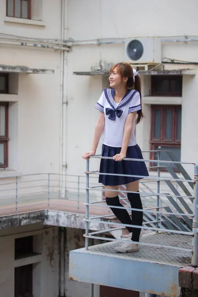 Retrato Tailandês Adolescente Linda Menina Japonês Estudante Uniforme Feliz Relaxar — Fotografia de Stock