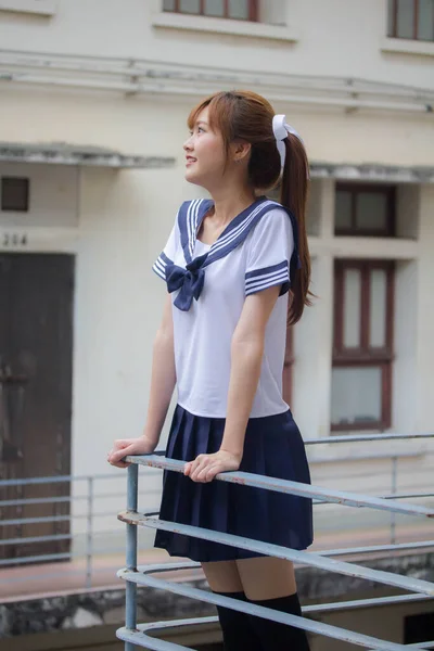 Retrato Tailandês Adolescente Linda Menina Japonês Estudante Uniforme Feliz Relaxar — Fotografia de Stock