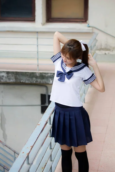 Retrato Tailandês Adolescente Linda Menina Japonês Estudante Uniforme Feliz Relaxar — Fotografia de Stock