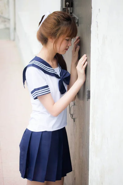 Retrato Tailandés Adolescente Hermosa Chica Japonés Estudiante Uniforme Feliz Relajarse — Foto de Stock