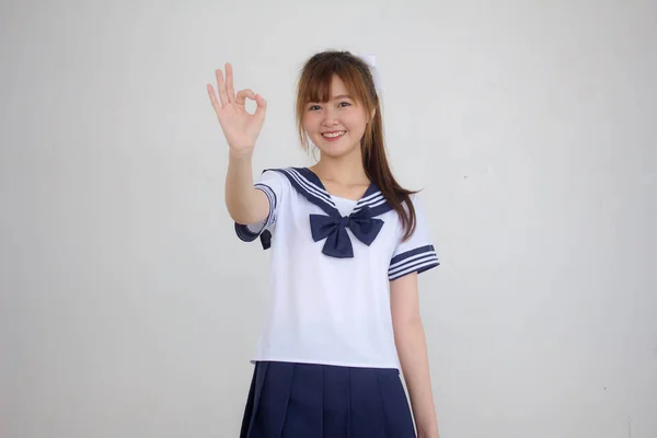Portret Tajskiej Nastolatki Piękna Dziewczyna Japońskim Uniformie Studenckiej — Zdjęcie stockowe
