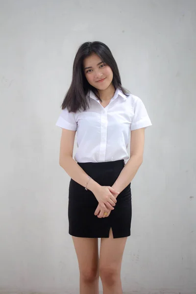 Porträt Von Thailändischen Erwachsenen Studenten Uniform Schöne Mädchen Entspannen Und — Stockfoto