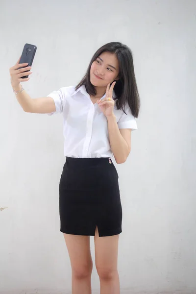 Ritratto Tailandese Adulto Studente Università Uniforme Bella Ragazza Utilizzando Suo — Foto Stock
