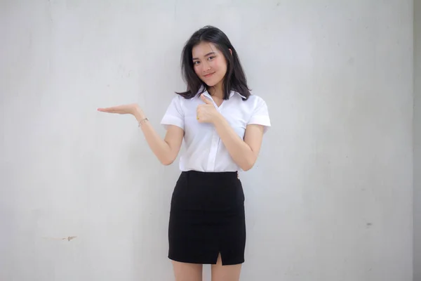 Porträt Von Thai Adult Student Universität Uniform Schön Mädchen Zeigen — Stockfoto