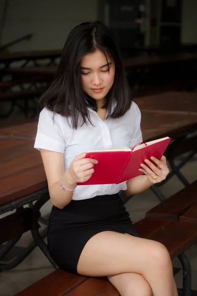Retrato Tailandés Estudiante Adulto Universidad Uniforme Hermosa Chica Relajarse Sonreír —  Fotos de Stock