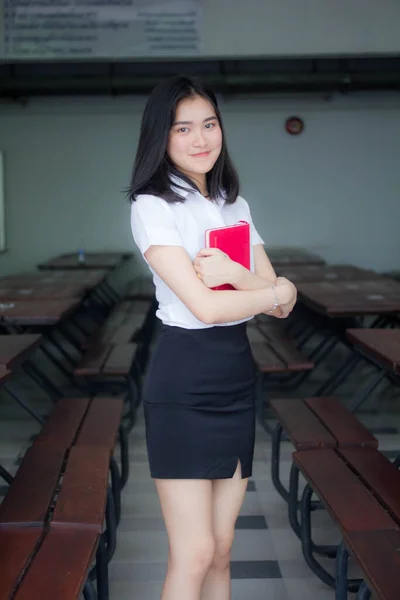 Retrato Tailandês Adulto Estudante Universidade Uniforme Bela Menina Relaxar Sorrir — Fotografia de Stock