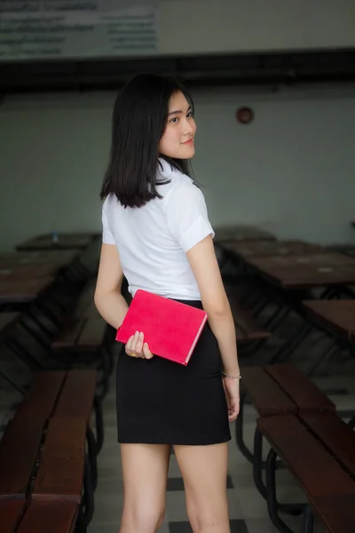 Retrato Tailandês Adulto Estudante Universidade Uniforme Bela Menina Relaxar Sorrir — Fotografia de Stock