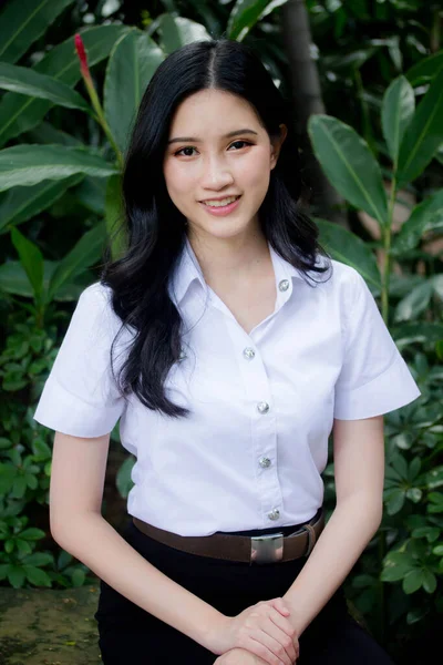 Portrait Thai Adulte Étudiant Université Uniforme Belle Fille Détendre Sourire — Photo