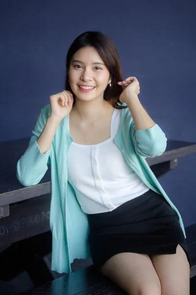 Thai Porslin Vuxen Kontor Flicka Vit Skjorta Koppla Och — Stockfoto