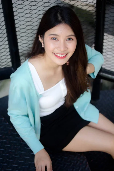 Thai China Adult Office Girl White Shirt Relax Smile — Stock Photo, Image