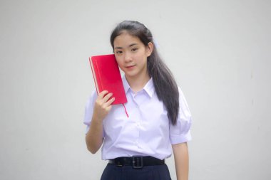Asya thai lise öğrencisi üniforması güzel bir kız ve bir kitap.