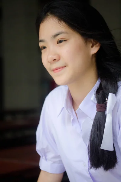 Portrait Thai Lycéen Uniforme Adolescent Belle Fille Heureux Détendre — Photo