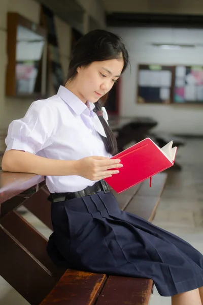 Asia Tailandesa Escuela Secundaria Estudiante Uniforme Hermosa Chica Leer Libro —  Fotos de Stock