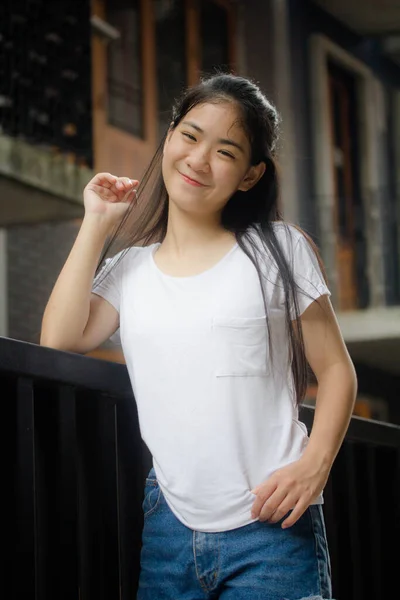 Asia Thai Teen Bianco Shirt Bella Ragazza Felice Rilassarsi — Foto Stock