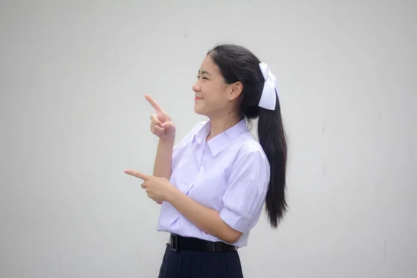 Retrato Tailandês Estudante Ensino Médio Uniforme Bela Menina Apontando — Fotografia de Stock