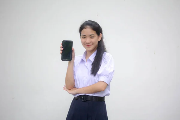 Портрет Тайської Старшокласниці Уніформа Підлітка Красива Дівчина Показує Свій Телефон — стокове фото