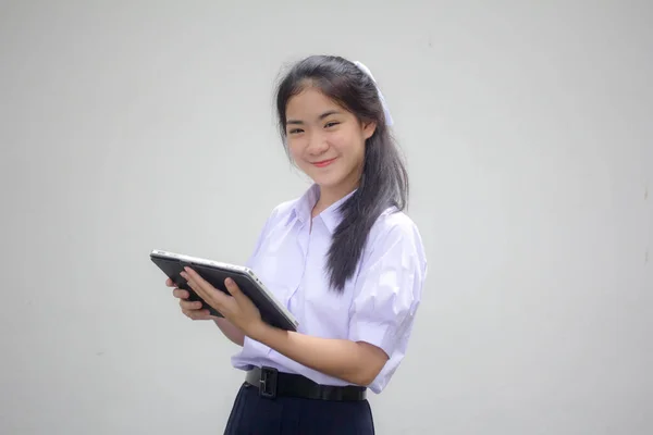 Retrato Tailandés Estudiante Secundaria Uniforme Hermosa Chica Usando Tableta — Foto de Stock