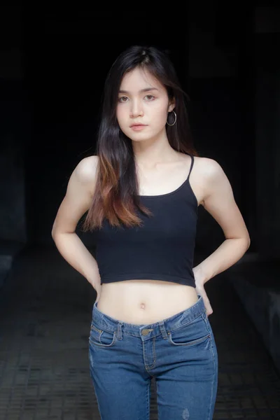 Retrato Tailandés China Adulto Hermosa Chica Negro Camisa Azul Jeans — Foto de Stock