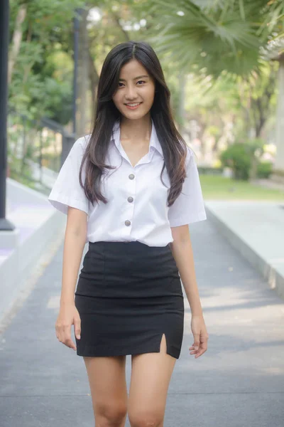 Porträt Von Thailändischen Erwachsenen Studenten Uniform Schöne Mädchen Entspannen Und — Stockfoto