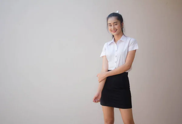 Porträtt Thai Vuxen Student Universitet Uniform Vacker Flicka Koppla Och — Stockfoto