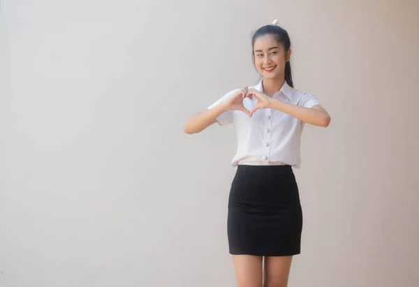 Портрет Тайского Взрослого Студенческого Университета Униформа Красивая Девушка Дать Сердце — стоковое фото