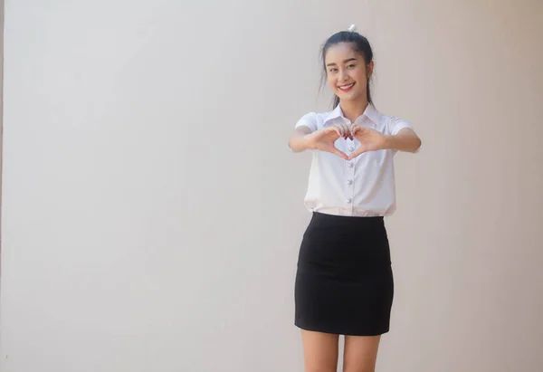 Retrato Tailandés Estudiante Adulto Universidad Uniforme Hermosa Chica Dar Corazón —  Fotos de Stock