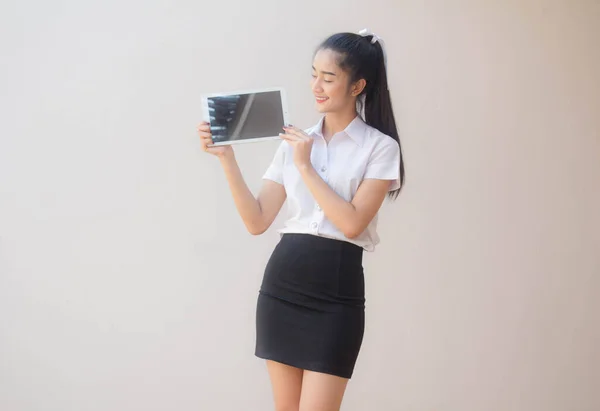 Ritratto Thai Adulto Studente Università Uniforme Bella Ragazza Mostrare Suo — Foto Stock