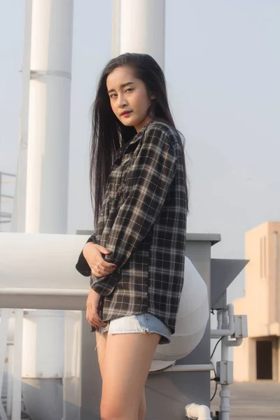 Portrait Thai Chine Adulte Belle Fille Chemise Noire Jeans Bleu — Photo