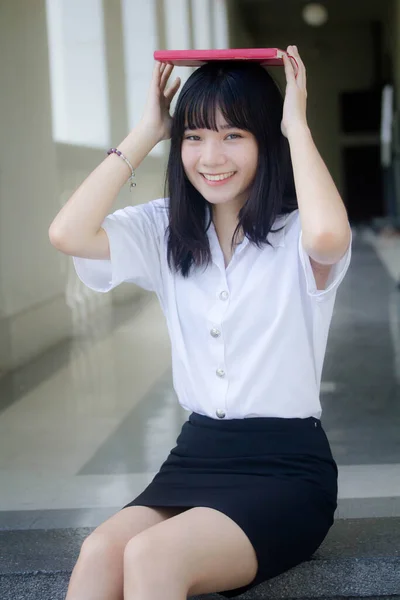 Ritratto Thai Adulto Studente Università Uniforme Bella Ragazza Rilassarsi Sorridere — Foto Stock