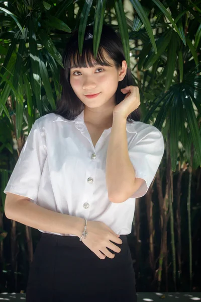 Retrato Tailandés Estudiante Adulto Universidad Uniforme Hermosa Chica Relajarse Sonreír — Foto de Stock