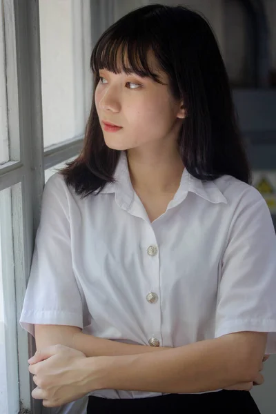 Retrato Tailandês Adulto Estudante Universidade Uniforme Bela Menina Relaxar Sorrir — Fotografia de Stock