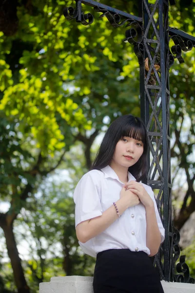 Retrato Tailandés Estudiante Adulto Universidad Uniforme Hermosa Chica Relajarse Sonreír —  Fotos de Stock