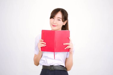 Asya Taylandlı lise öğrencisi üniforması. Güzel kız bir kitap okumuş.