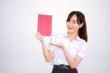 Asya Taylandlı lise öğrencisi üniforması. Güzel kız bir kitap okumuş.
