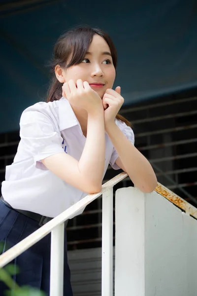 Retrato Tailandés Estudiante Secundaria Uniforme Adolescente Hermosa Chica Feliz Relajarse —  Fotos de Stock