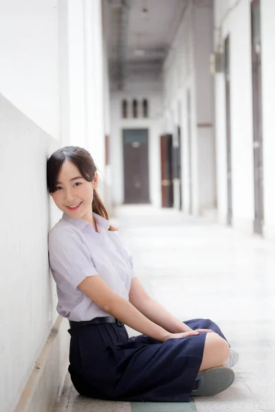 Retrato Tailandês Estudante Ensino Médio Uniforme Adolescente Linda Menina Feliz — Fotografia de Stock