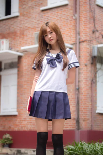 Retrato Tailandés Adolescente Hermosa Chica Japonés Estudiante Uniforme Feliz Relajarse — Foto de Stock