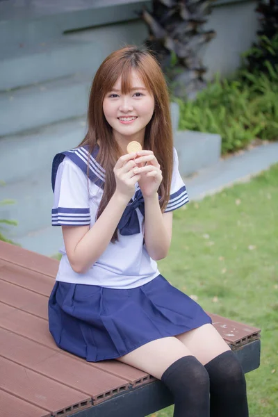 Portrait Thai Adolescent Belle Fille Uniforme Étudiant Japonais Heureux Détendre — Photo