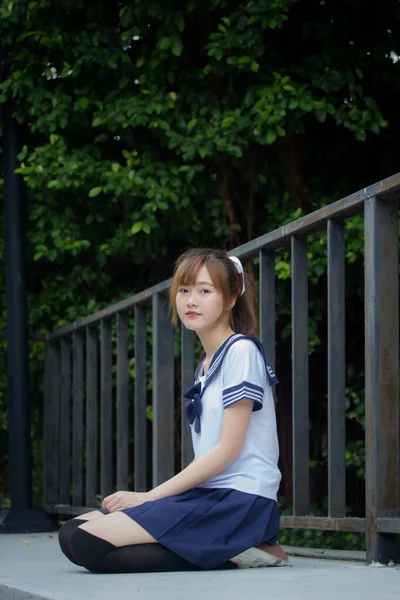 Portrét Thajské Teen Krásná Dívka Japonské Studentské Uniformě Šťastný Relaxovat — Stock fotografie