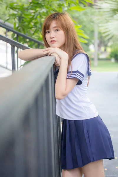 Retrato Tailandés Adolescente Hermosa Chica Japonés Estudiante Uniforme Feliz Relajarse —  Fotos de Stock