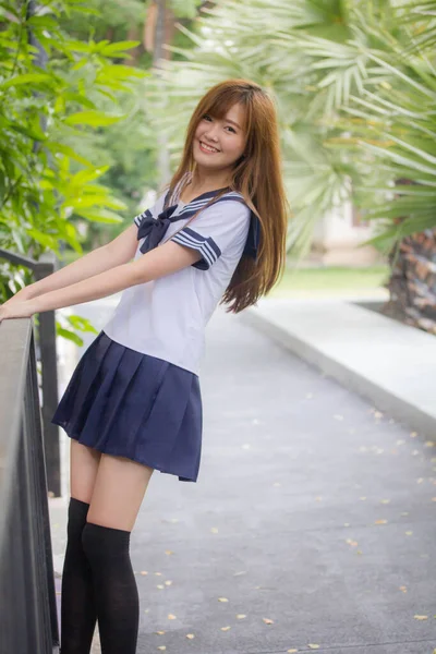 Retrato Tailandés Adolescente Hermosa Chica Japonés Estudiante Uniforme Feliz Relajarse — Foto de Stock