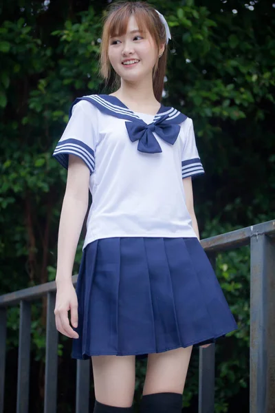 Retrato Tailandês Adolescente Linda Menina Japonês Estudante Uniforme Feliz Relaxar — Fotografia de Stock