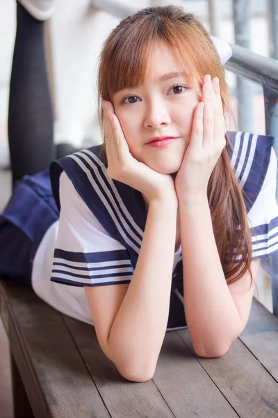 Retrato Tailandés Adolescente Hermosa Chica Japonés Estudiante Uniforme Feliz Relajarse — Foto de Stock