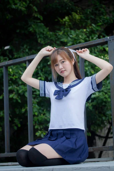 Retrato Tailandês Adolescente Linda Menina Japonês Estudante Uniforme Feliz Relaxar — Fotografia de Stock