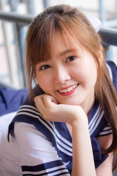 Retrato Tailandês Adolescente Linda Menina Japonês Estudante Uniforme Feliz Relaxar — Fotografia de Stock