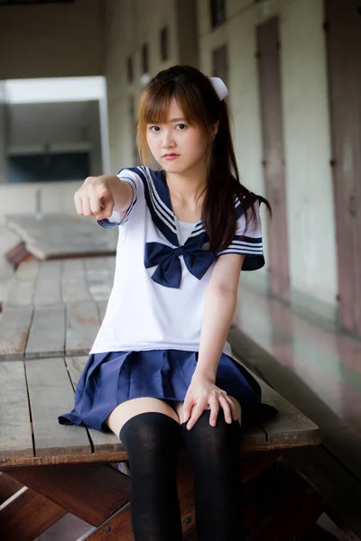 Retrato Tailandês Adolescente Linda Menina Japonês Estudante Uniforme Feliz Relaxar — Fotografia de Stock